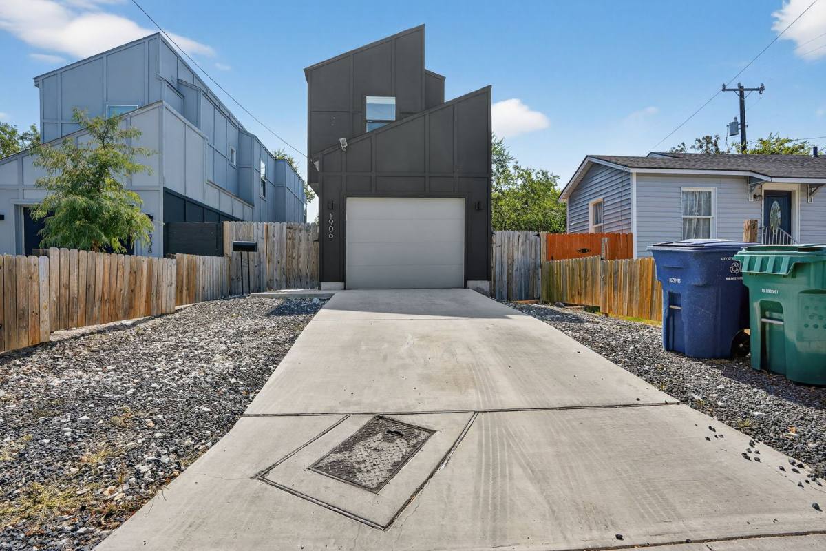 House for rent at 1906 E Crockett St, San Antonio, TX 78202