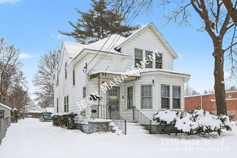 Apartment for rent at 1315 Race St #2, Kalamazoo, MI 49001