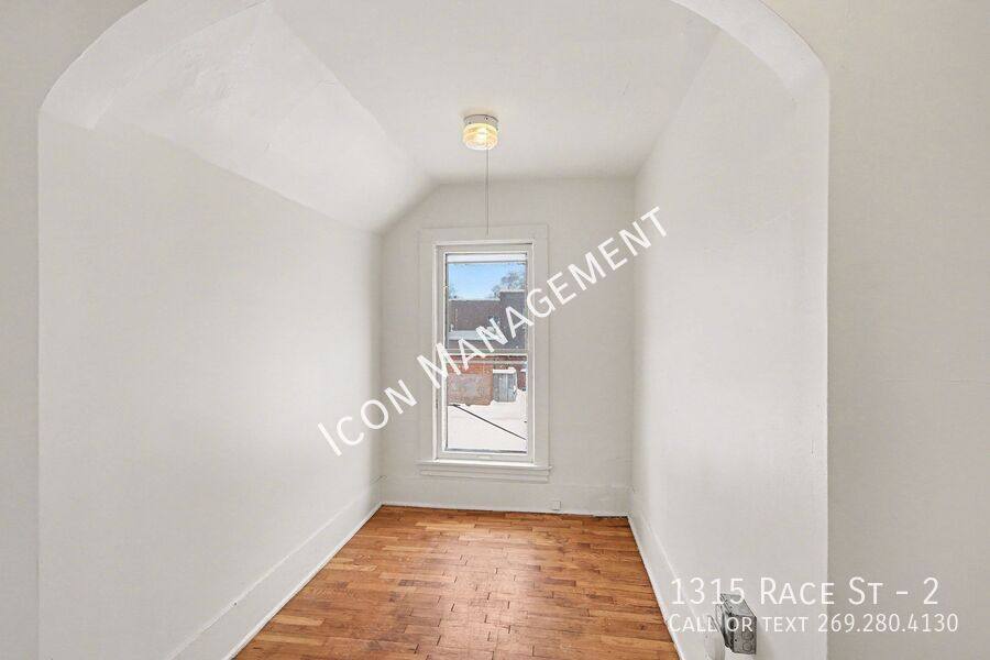 Apartment for rent at 1315 Race St #2, Kalamazoo, MI 49001