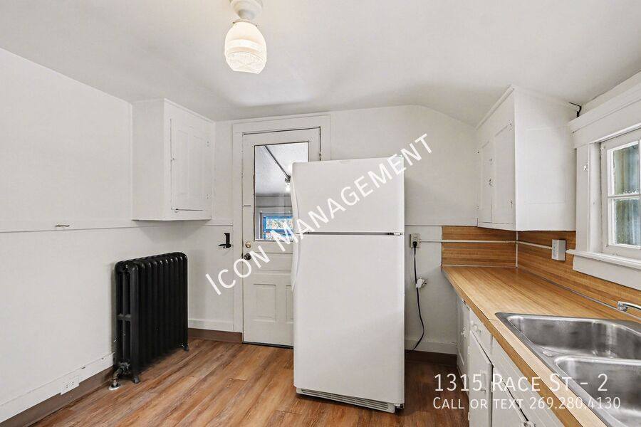Apartment for rent at 1315 Race St #2, Kalamazoo, MI 49001