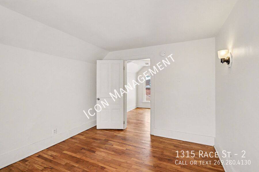 Apartment for rent at 1315 Race St #2, Kalamazoo, MI 49001