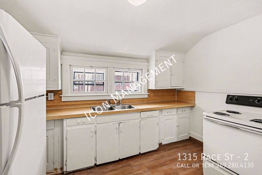 Apartment for rent at 1315 Race St #2, Kalamazoo, MI 49001