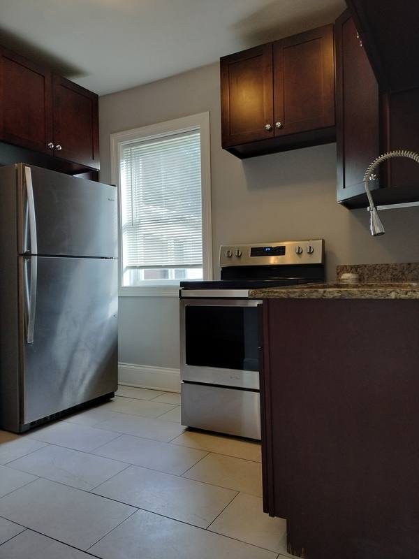 Apartment for rent at 7408 S Eberhart Ave #1R, Chicago, IL 60619