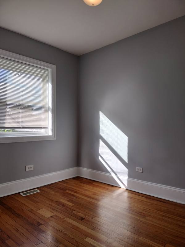 Apartment for rent at 7408 S Eberhart Ave #1R, Chicago, IL 60619