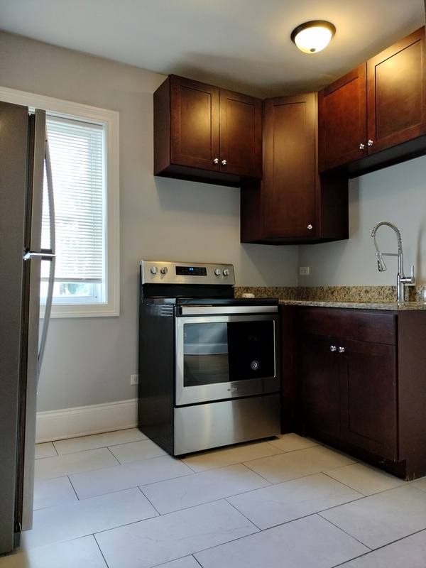 Apartment for rent at 7408 S Eberhart Ave #1R, Chicago, IL 60619