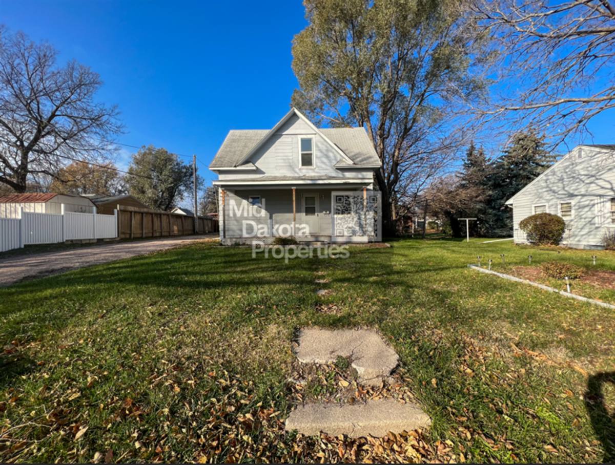 House for rent at 413 N Iowa St, Mitchell, SD 57301