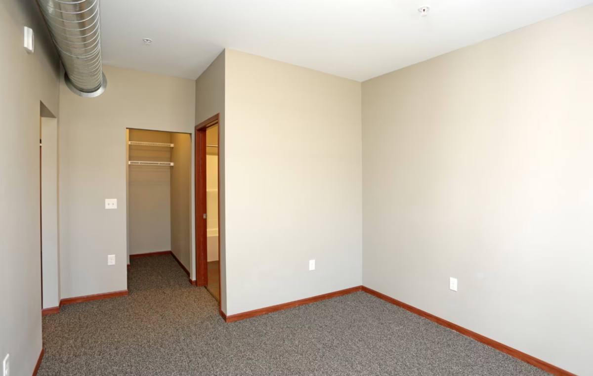 Apartment for rent at 906 10th St SE, Cedar Rapids, IA 52401