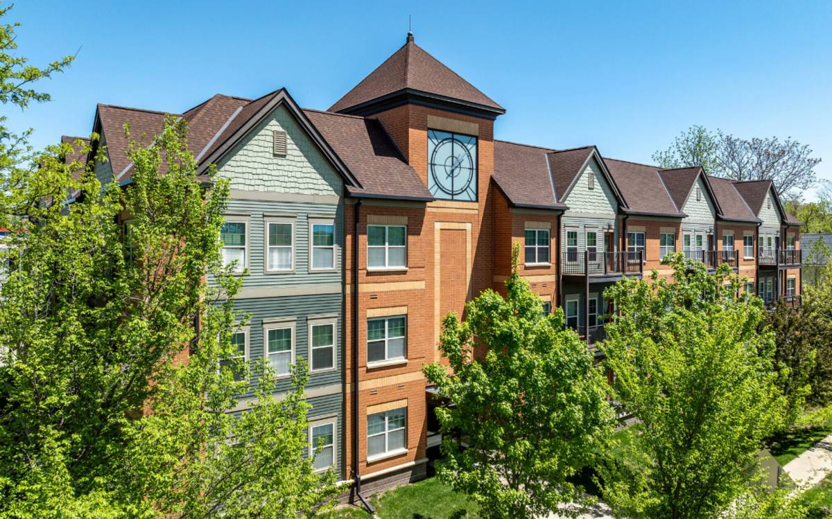 Apartment for rent at 906 10th St SE, Cedar Rapids, IA 52401