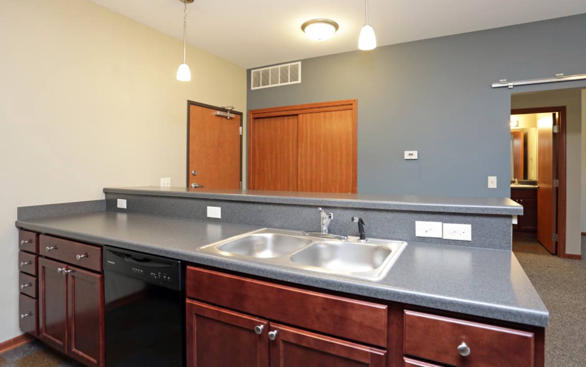 Apartment for rent at 906 10th St SE, Cedar Rapids, IA 52401