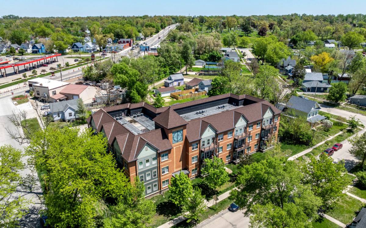Apartment for rent at 906 10th St SE, Cedar Rapids, IA 52401