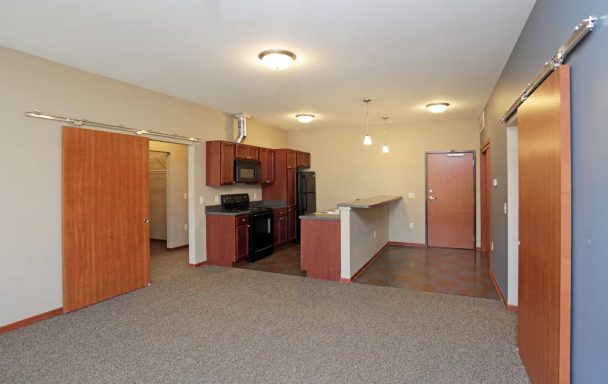 Apartment for rent at 906 10th St SE, Cedar Rapids, IA 52401