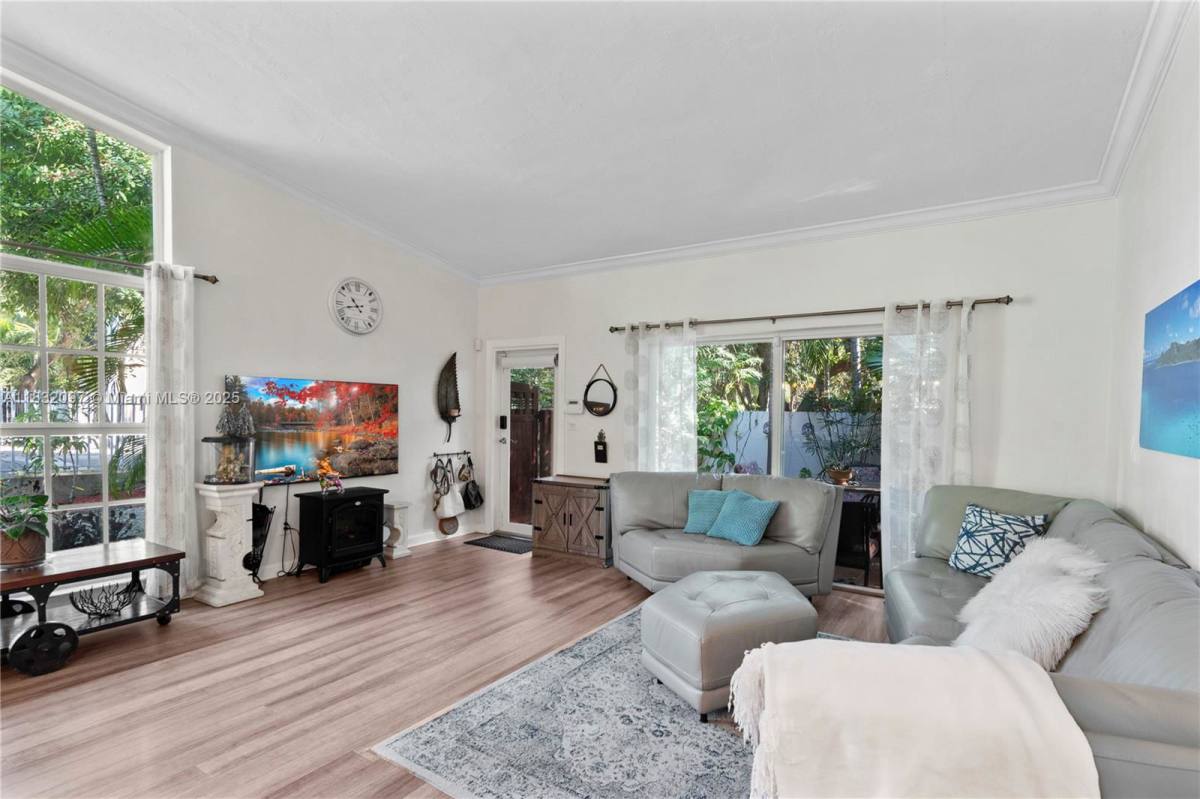 House for rent at 2900 Whitehead St, Miami, FL 33133