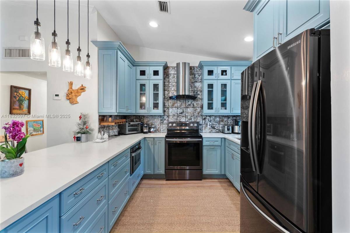 House for rent at 2900 Whitehead St, Miami, FL 33133