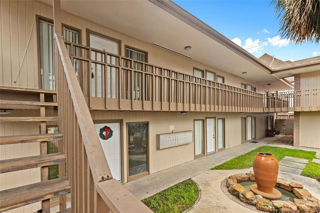 Apartment for rent at 4036 Bellefontaine #11, Houston, TX 77025