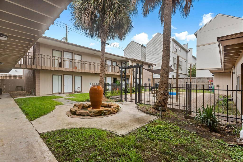 Apartment for rent at 4036 Bellefontaine #11, Houston, TX 77025