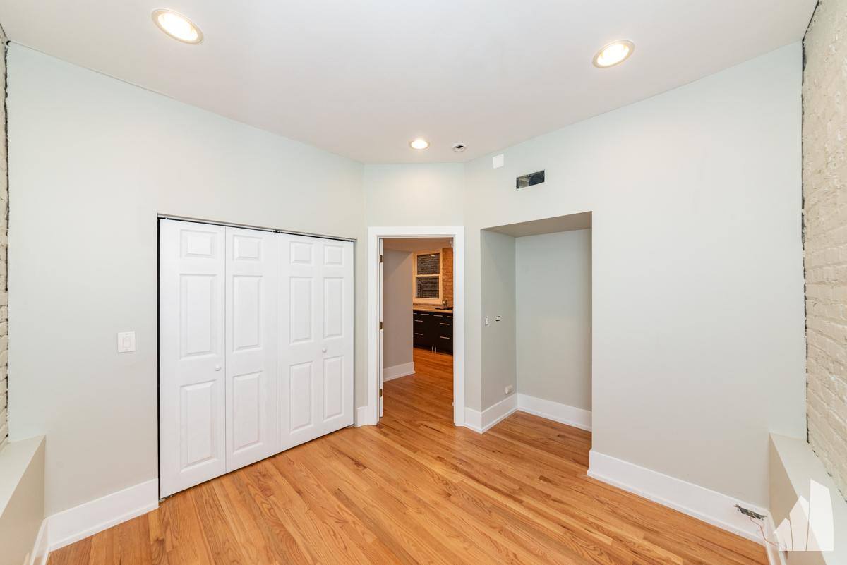 Apartment for rent at 1122 W Addison St, Chicago, IL 60613