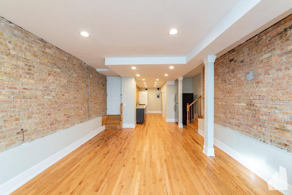 Apartment for rent at 1122 W Addison St, Chicago, IL 60613