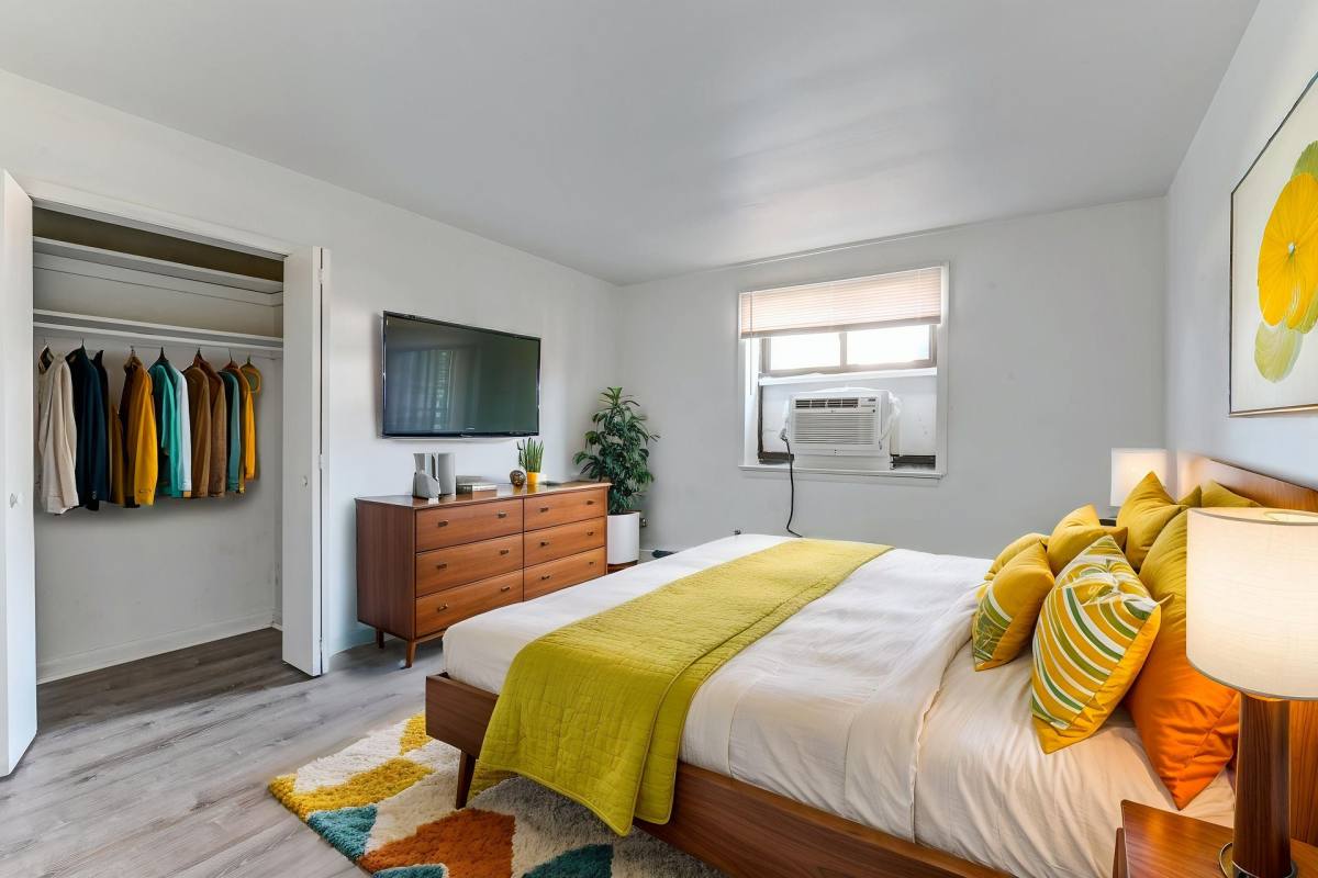 Apartment for rent at 230 Oakland Ave, Audubon, NJ 08106