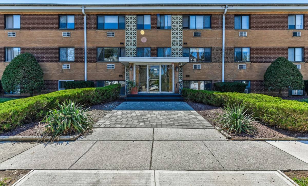 Apartment for rent at 230 Oakland Ave, Audubon, NJ 08106
