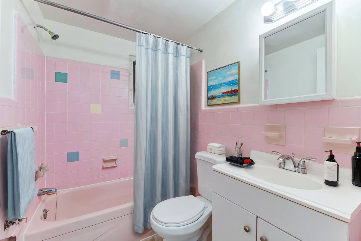 Apartment for rent at 230 Oakland Ave, Audubon, NJ 08106