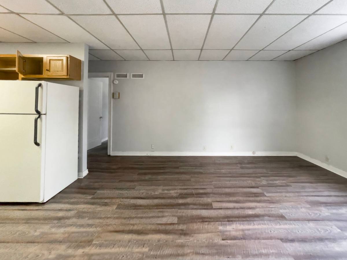 Apartment for rent at 805 W University Ave, Muncie, IN 47303