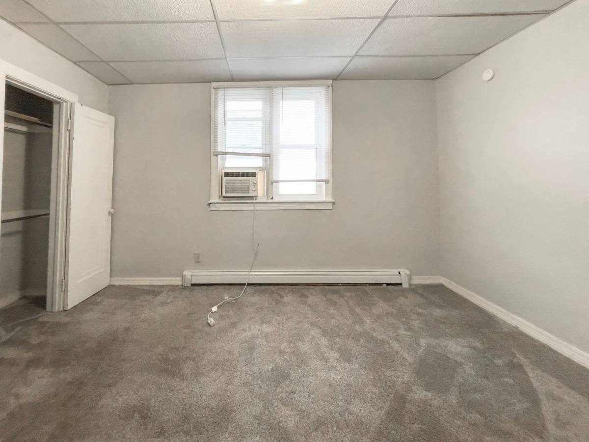 Apartment for rent at 805 W University Ave, Muncie, IN 47303