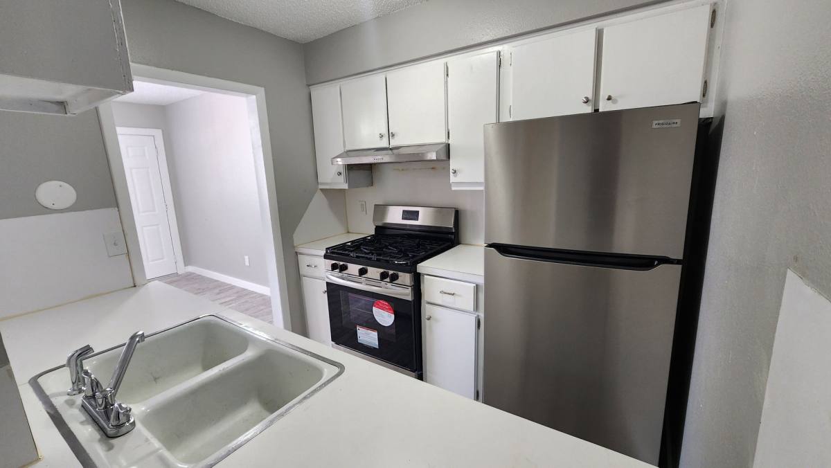 Apartment for rent at 320 E Edwards St, Edmond, OK 73034