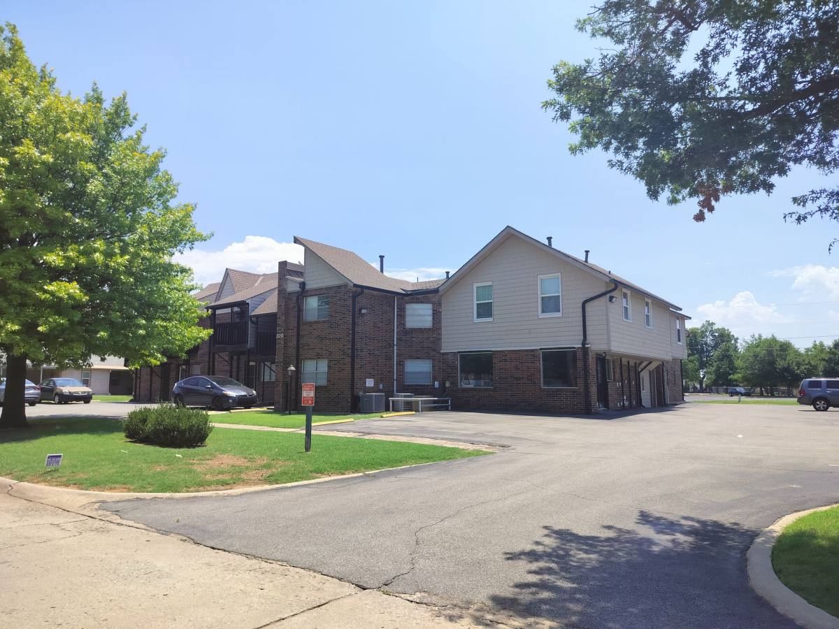 Apartment for rent at 320 E Edwards St, Edmond, OK 73034