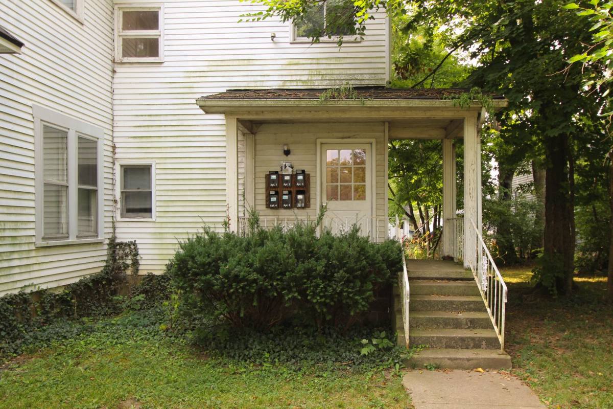 Apartment for rent at 1517 W Main St, Muncie, IN 47303