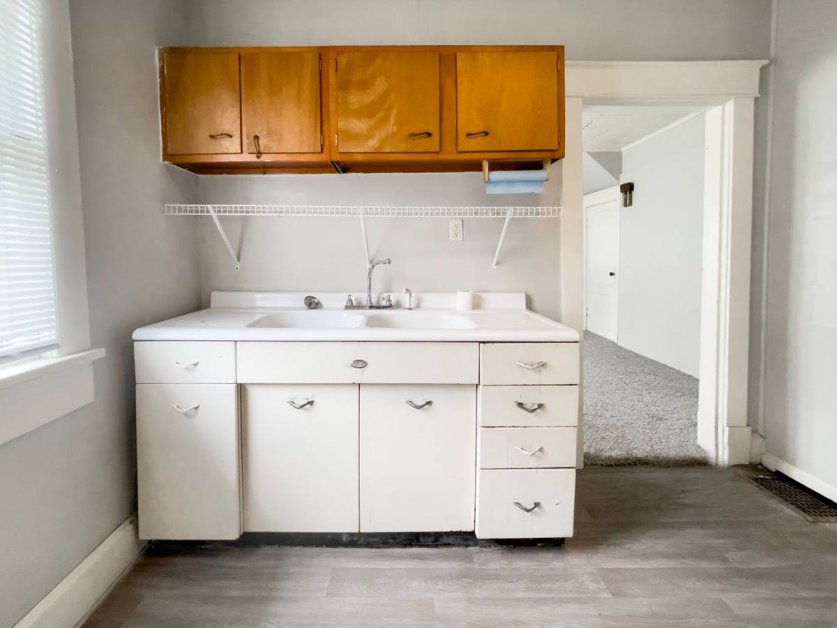 Apartment for rent at 218 S Martin Ave, Muncie, IN 47303