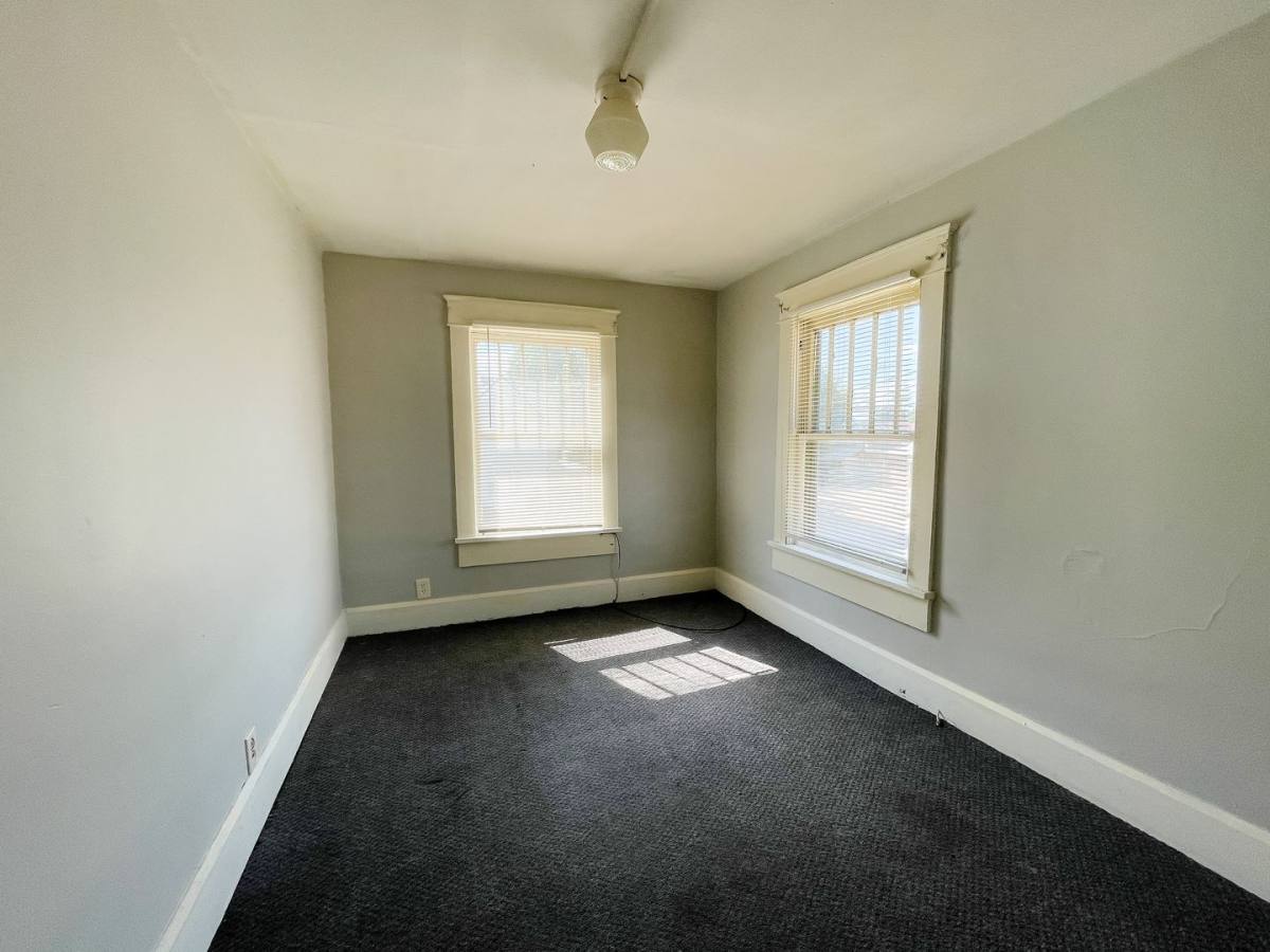 Apartment for rent at 218 S Martin Ave, Muncie, IN 47303