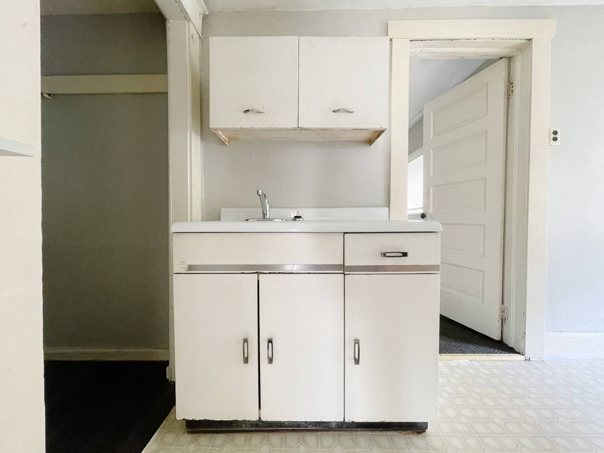 Apartment for rent at 218 S Martin Ave, Muncie, IN 47303