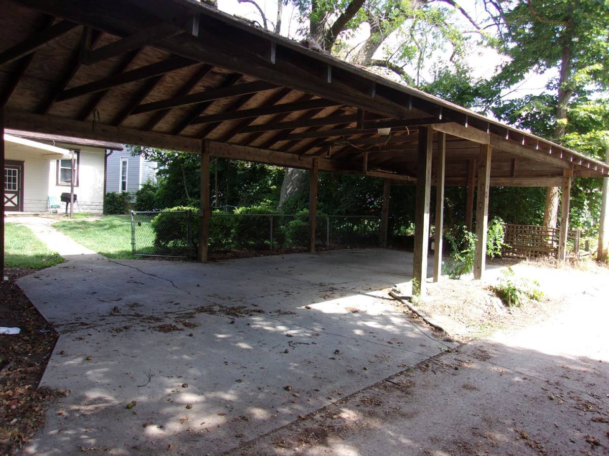 House for rent at 2003 W Jackson St, Muncie, IN 47303