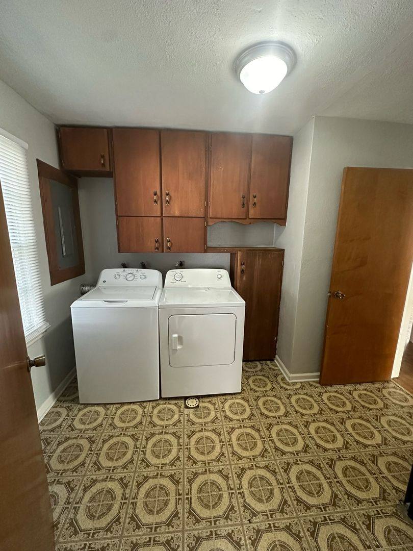 House for rent at 1413 N Woodridge Ave, Muncie, IN 47304