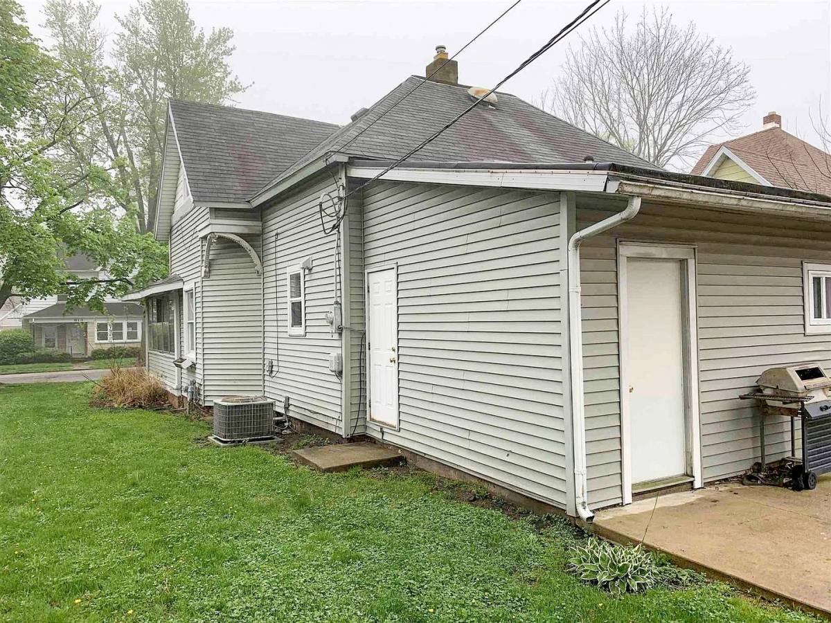 House for rent at 812 W University Ave, Muncie, IN 47303