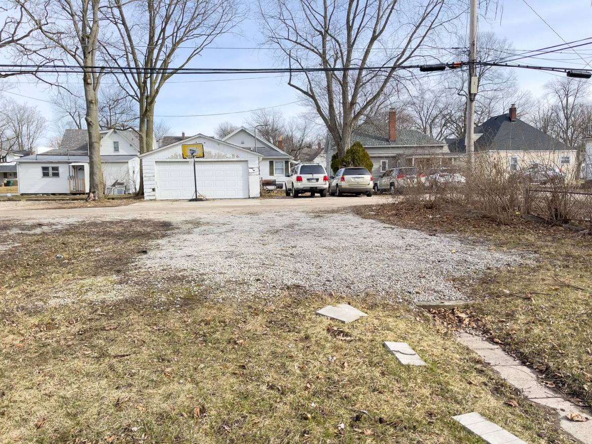House for rent at 118 N Martin St, Muncie, IN 47303