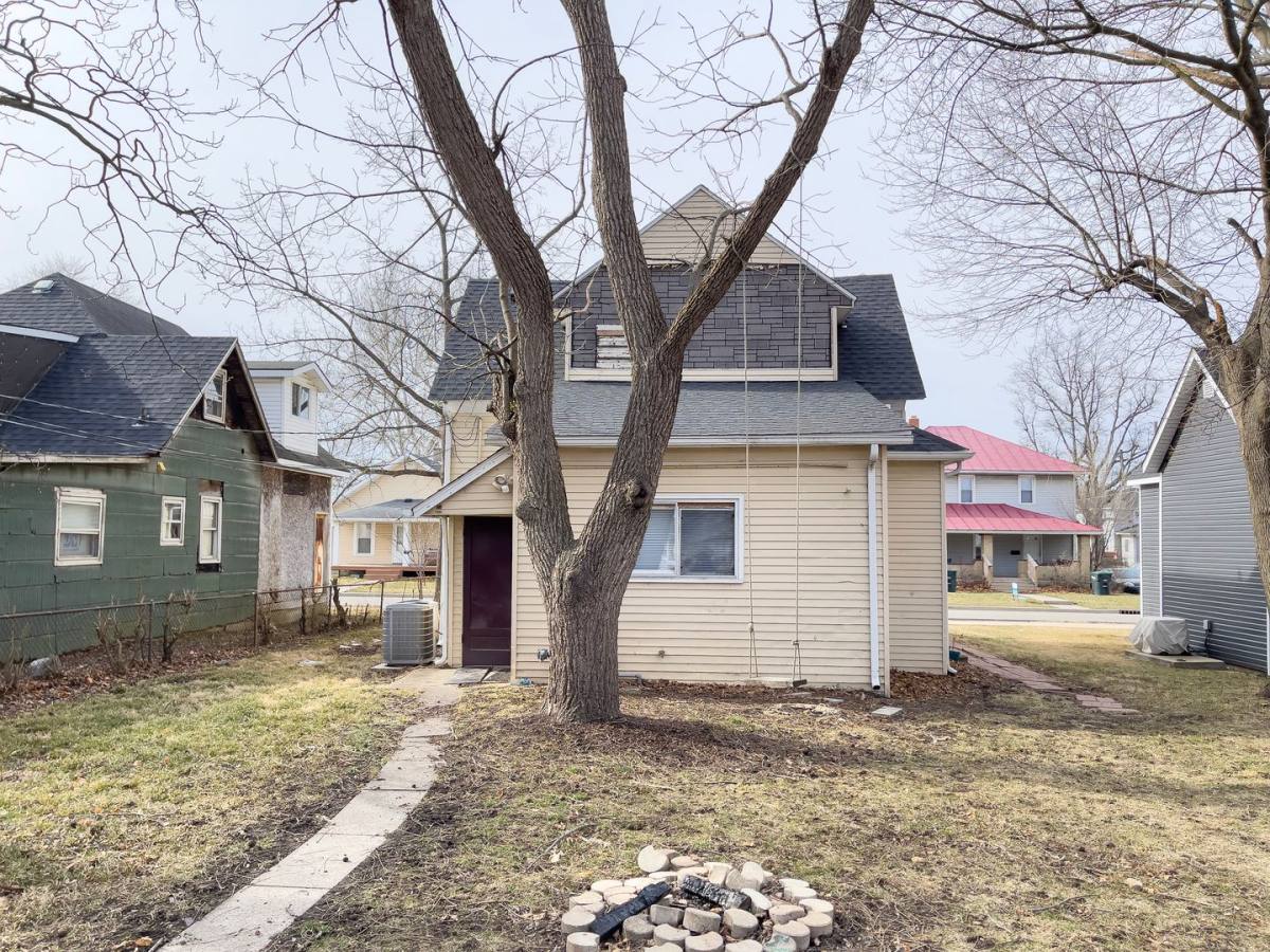 House for rent at 118 N Martin St, Muncie, IN 47303