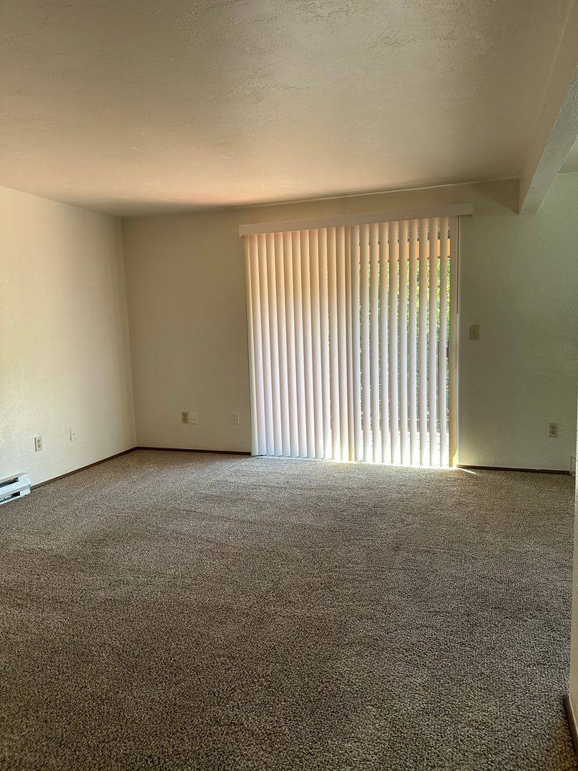 Apartment for rent at 3755 Hawthorne Ave NE, Salem, OR 97301