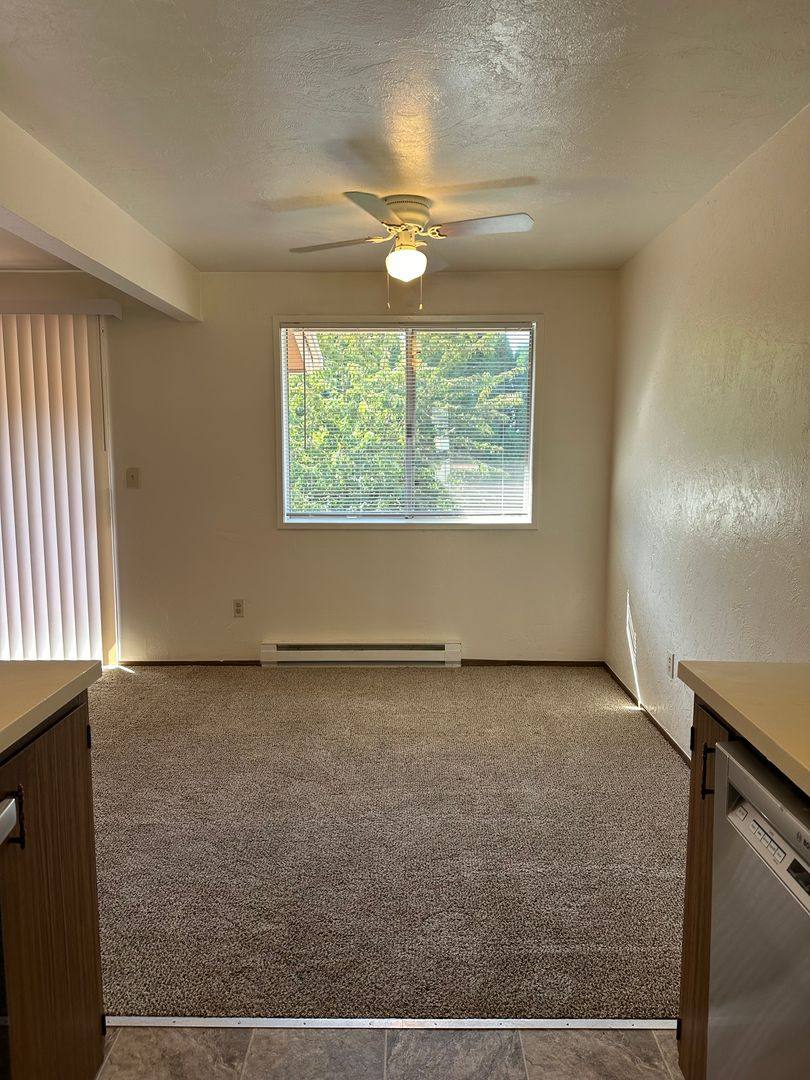 Apartment for rent at 3755 Hawthorne Ave NE, Salem, OR 97301