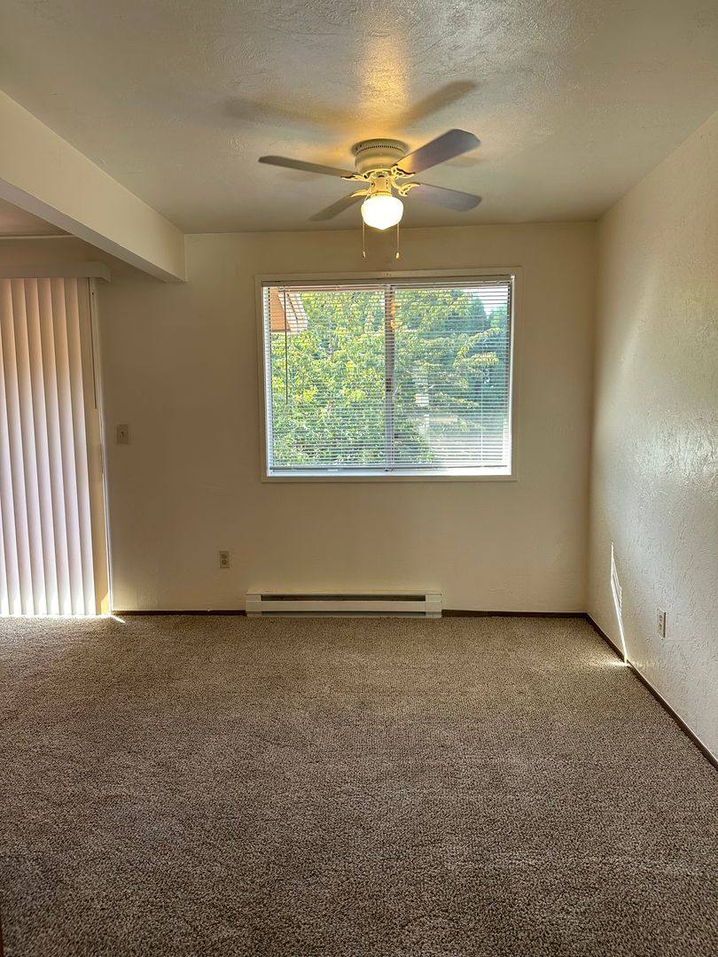 Apartment for rent at 3755 Hawthorne Ave NE, Salem, OR 97301