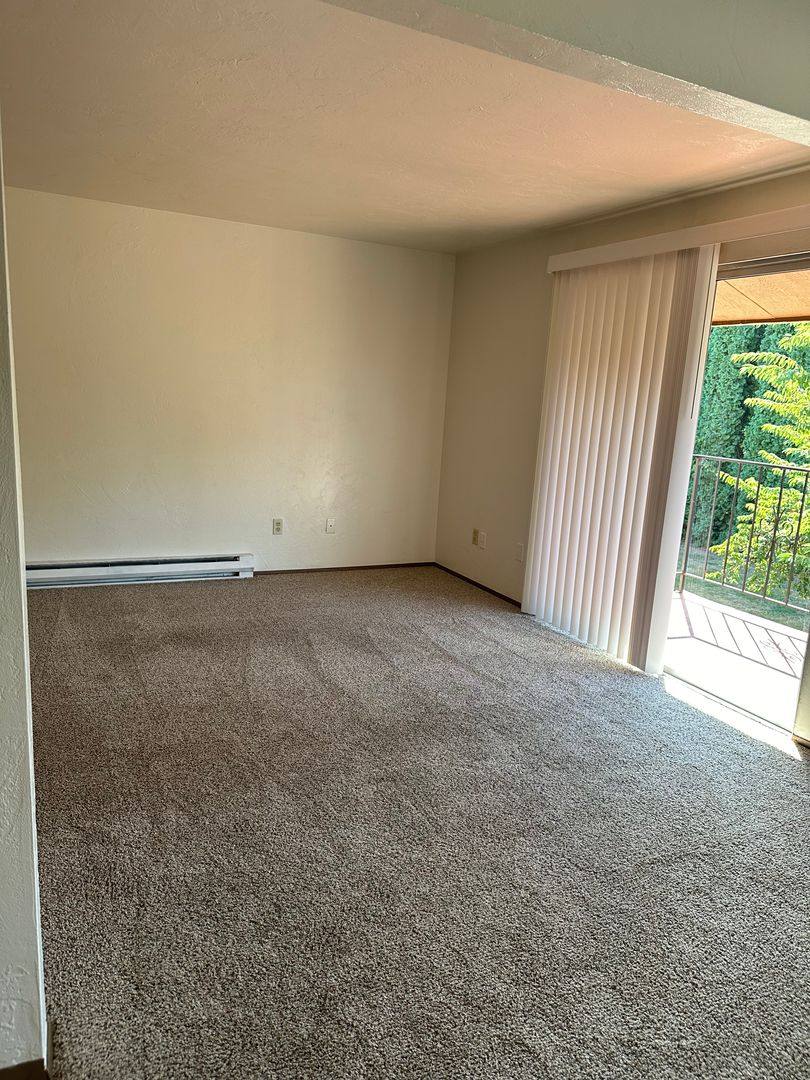 Apartment for rent at 3755 Hawthorne Ave NE, Salem, OR 97301