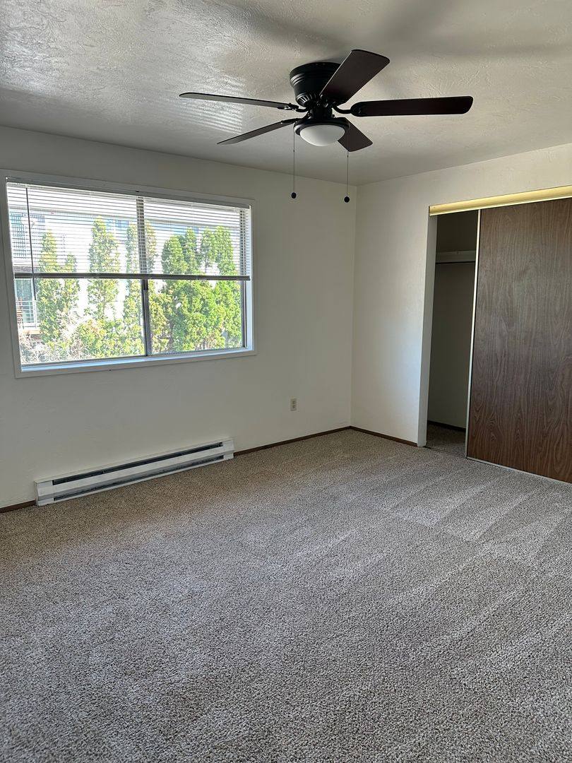 Apartment for rent at 3755 Hawthorne Ave NE, Salem, OR 97301