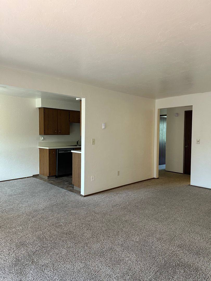 Apartment for rent at 3755 Hawthorne Ave NE, Salem, OR 97301
