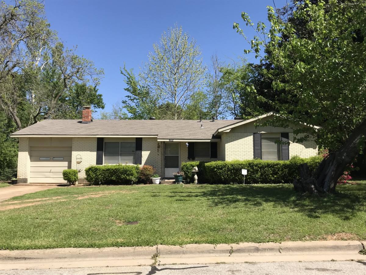 House for rent at 2485 Cypress Dr, Paris, TX 75460