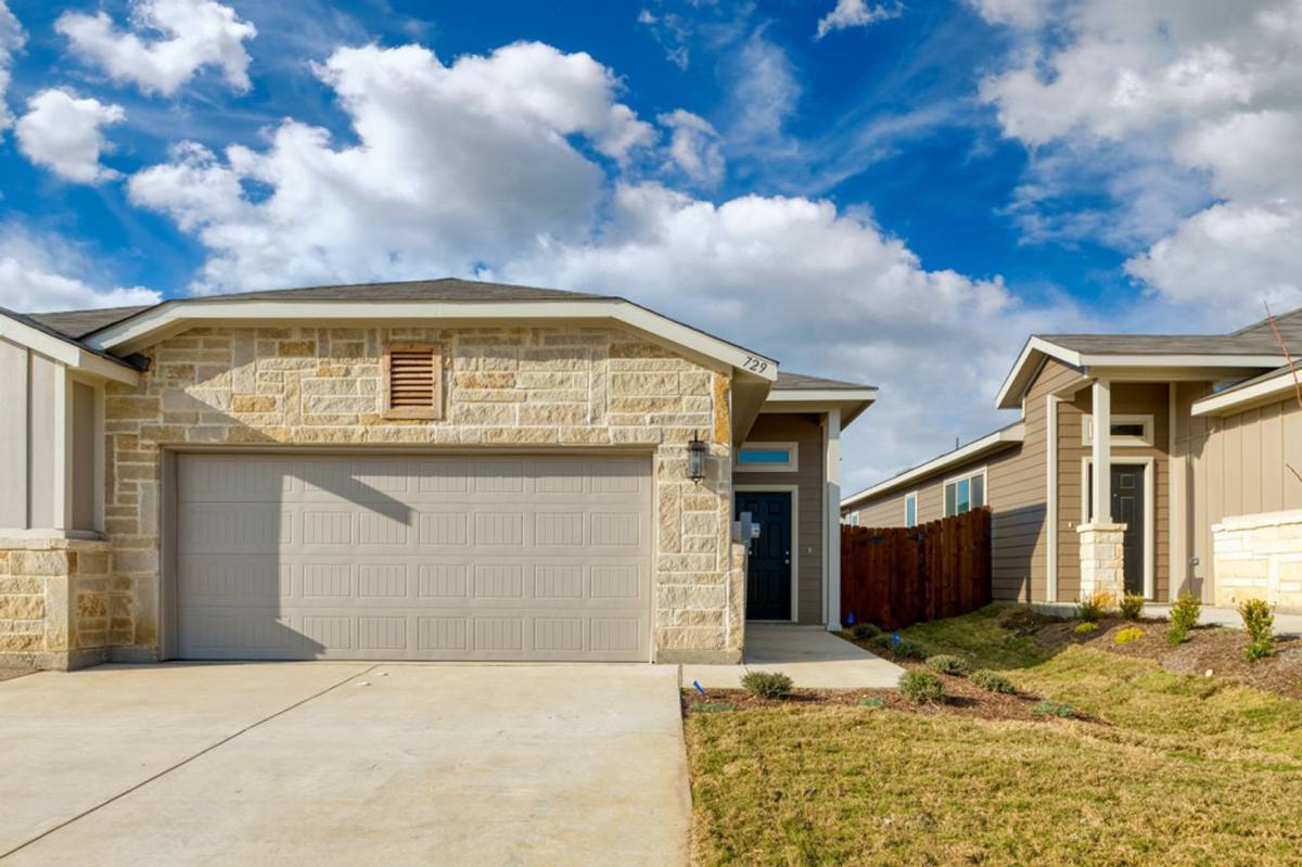 Townhouse for rent at 729 Fallow Dr, Venus, TX 76084