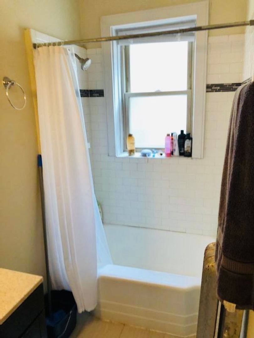Apartment for rent at 1329 - 1337 W Touhy Ave, Chicago, IL 60626