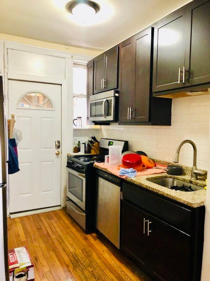 Apartment for rent at 1329 - 1337 W Touhy Ave, Chicago, IL 60626