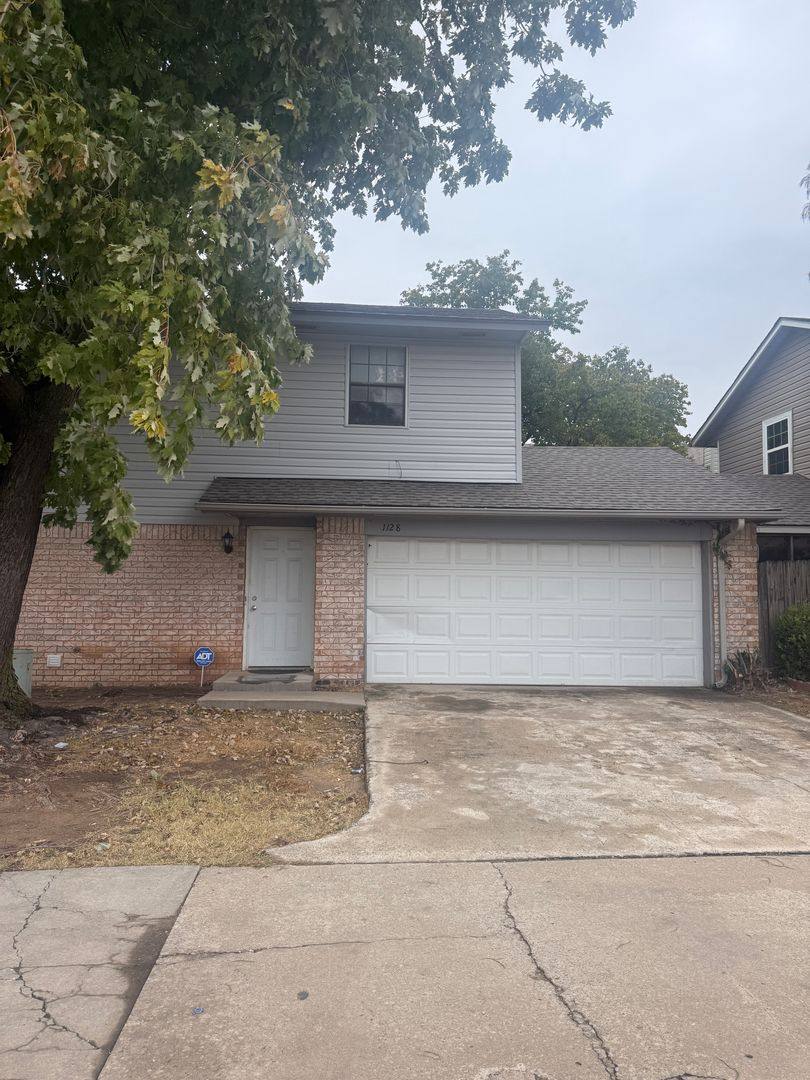 Townhouse for rent at 1128 N Eagle Lane, Oklahoma City, OK 73127