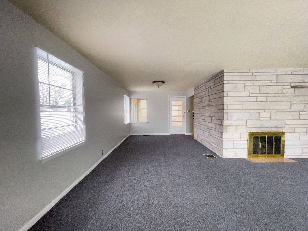 Apartment for rent at 1506 W White River Blvd, Muncie, IN 47303