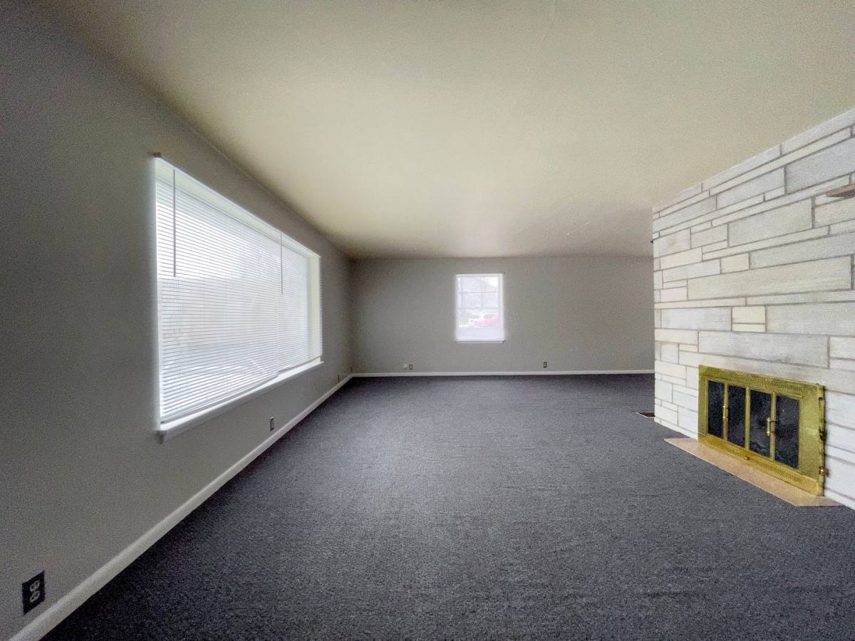 Apartment for rent at 1506 W White River Blvd, Muncie, IN 47303